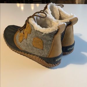 Sorel out and about fleece lined boot